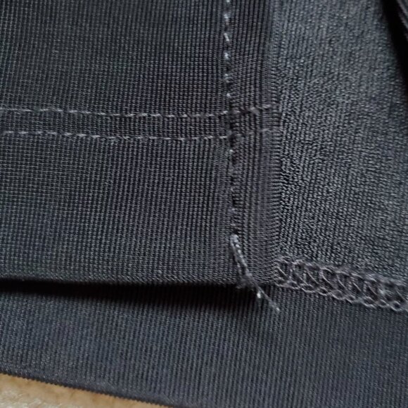 Willi Smith Collection V-neck Sleeveless Black Top. Size S - Picture 6 of 9